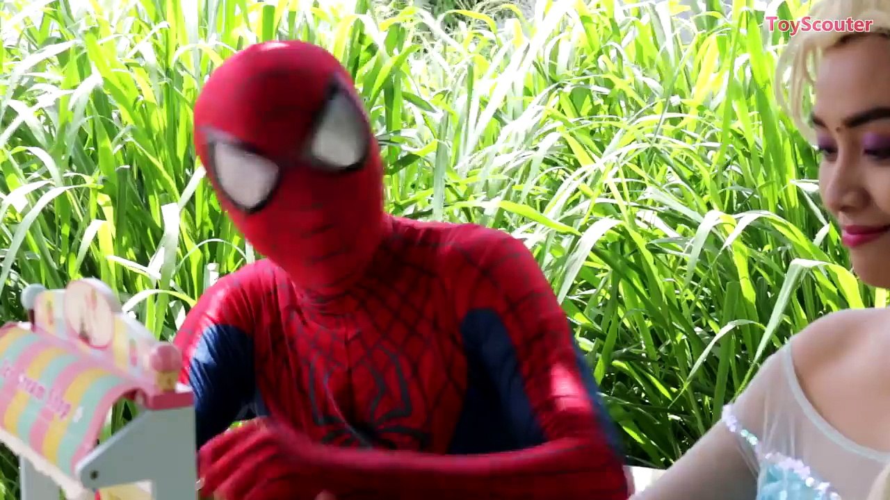 Frozen Elsa Dress Stolen! w_ Maleficent, Spiderman, Wolverine, Hulk & Pink Spidergirl in Real Life-zO0iMEeSXXs