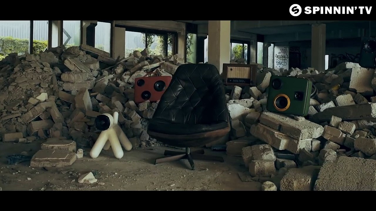 Vato Gonzalez feat. Kris Kiss - Sonic Boom (Official Music Video)