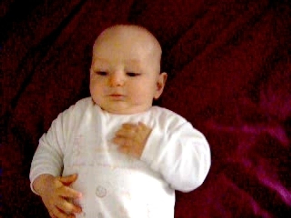 Evan 9 mois ... joue!