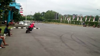 A seulement 11 ans, ce garçon devient un talentueux stunter