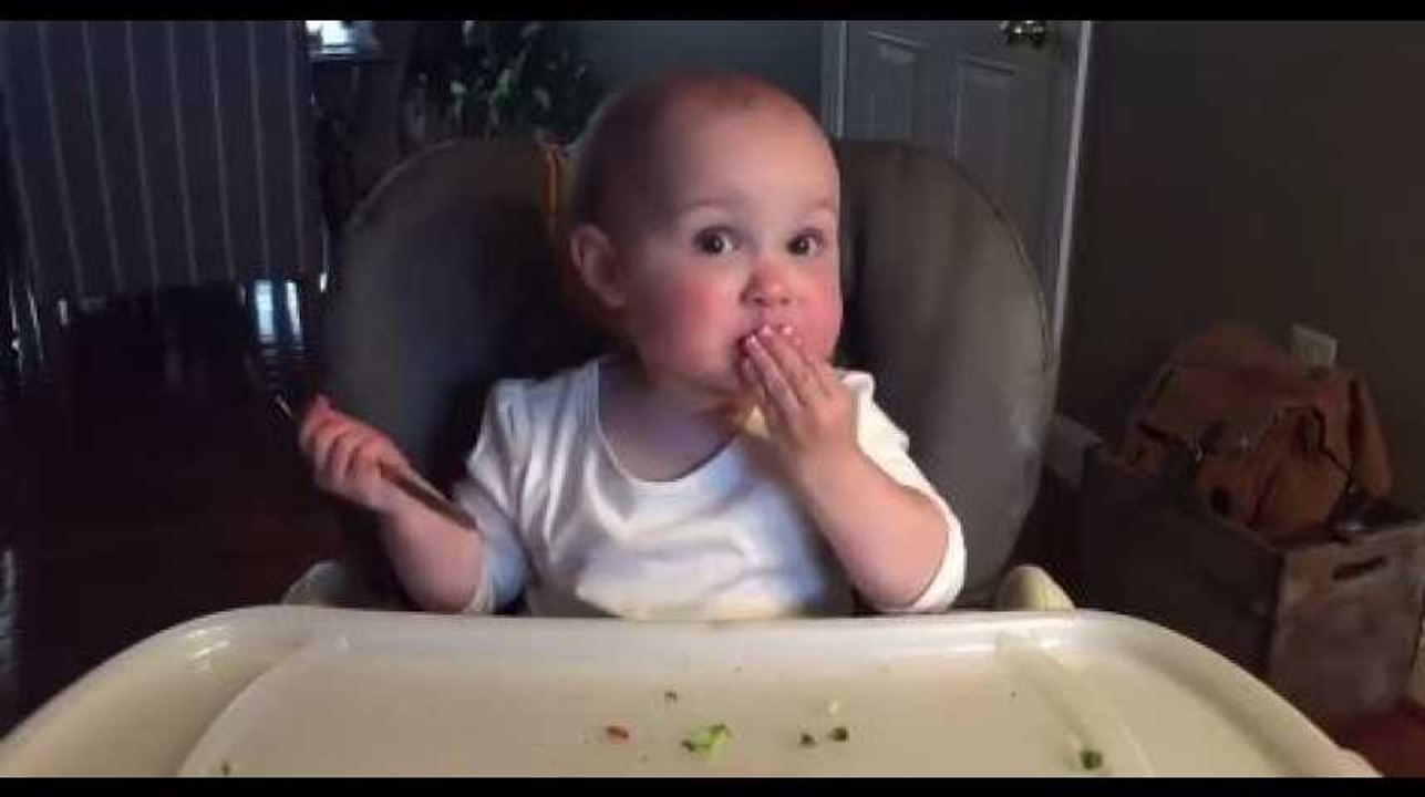 Ce bébé qui fait le clown va forcément vous faire rire !