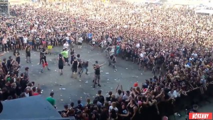 Public d'un concert métal en mode super violent !!