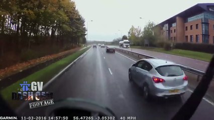 Un conducteur de van qui fait tout pour créer un accident avec un bus