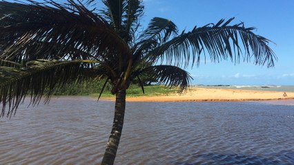 Praia de Barra do Sahy em Aracruz