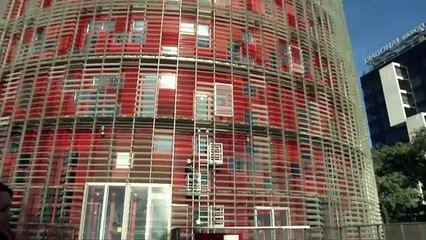 French 'Spiderman' climbs Barcelona skyscraper harness-free