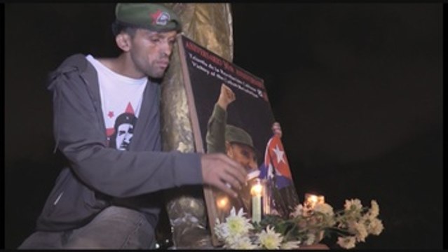 Hondureños rinden homenaje a Fidel Castro ante la estatua de José Martí