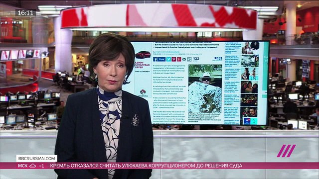 Несколько раз ударил себя двумя ножами