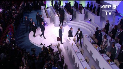 Hollande lamenta morte de Fidel