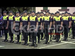 Tahiri letër të personalizuar për çdo polic