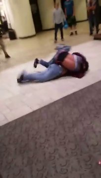 Quand le Black Friday dégénère et termine en bagarre générale!!! Bien violent les soldes