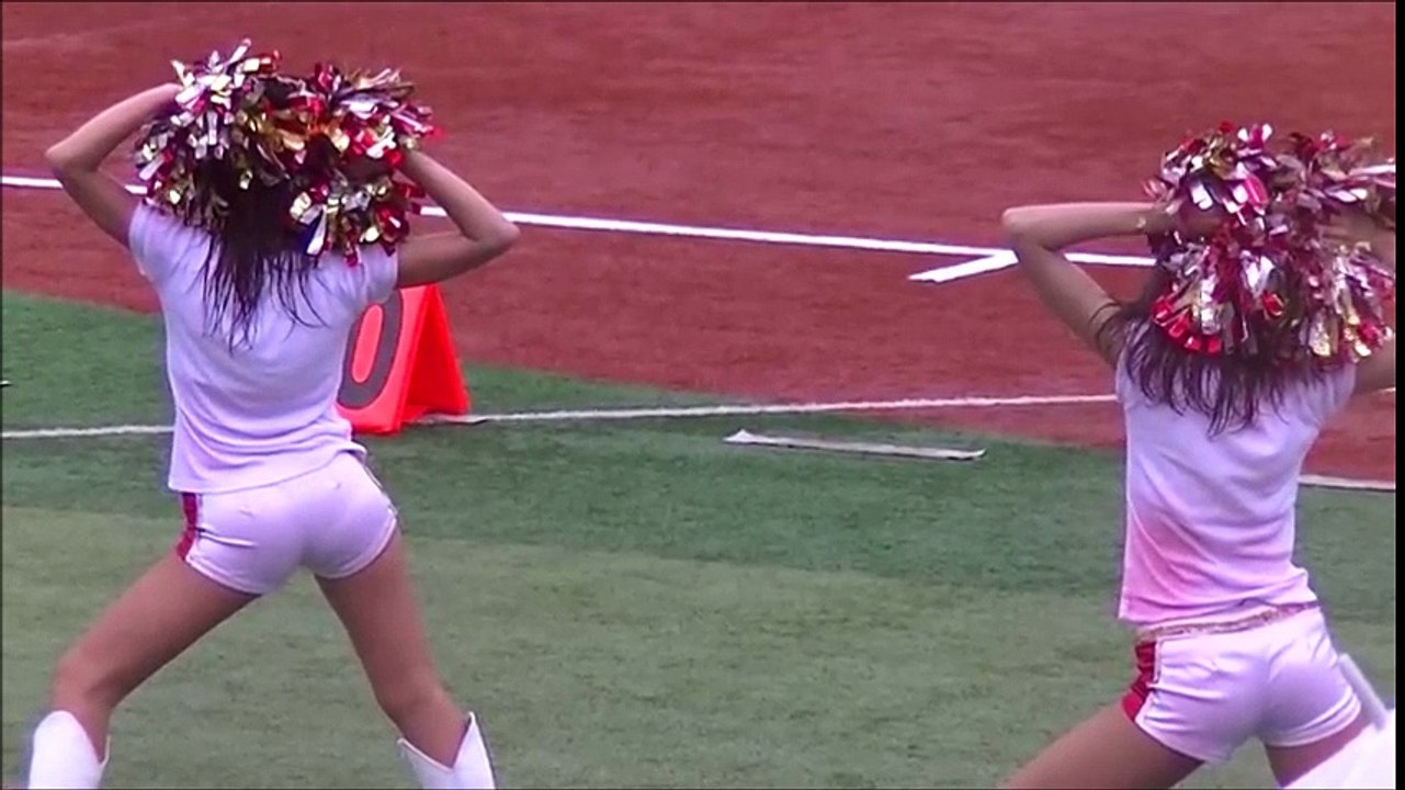 【雨の中のチアガール】ちょっとくらい透けても気にしませんDance performanc