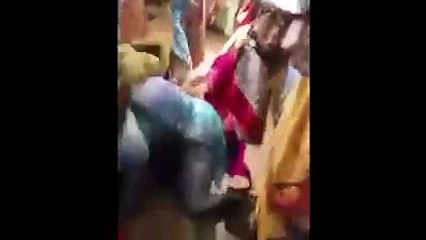 What these women did with eachother outside shopping mall on Blac Friday