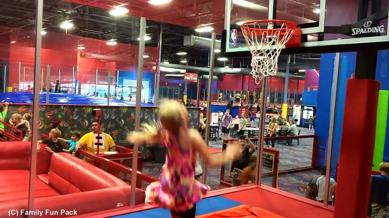 Jumpstreet BOUNCE JUMP PLAY FUN!!