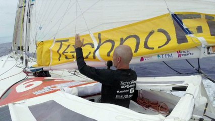 J21 : Sébastien Destremau ne lâche rien / Vendée Globe