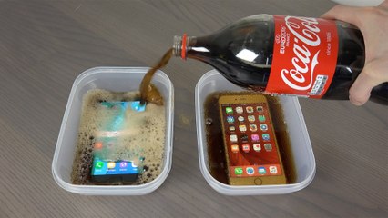 iPhone 7 vs. Samsung Galaxy S7 Water Freeze Test 10 Hours! What Will Happen