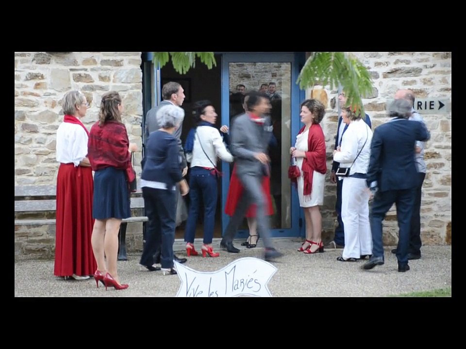 Oui #1 - La sortie de la mairie / Les dents qui tombent