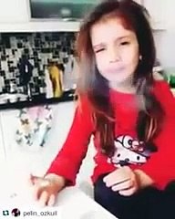 Küçük Kızına Sigara İçiren Anne