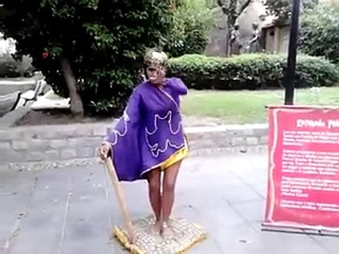 یار اس لڑکی نے تو کمال کر دیا، یہ جادو ہے یا ٹیلنٹ؟؟؟؟؟