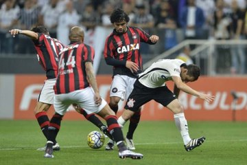 Corinthians não sai do zero com Atlético-PR em Itaquera e Libertadores fica longe