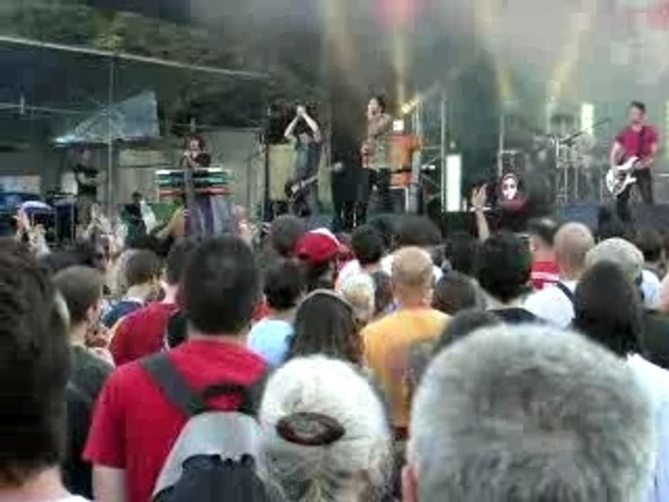 CALVIN HARRIS - THIS IS THE INDUSTRY - ROCK EN SEINE 2007