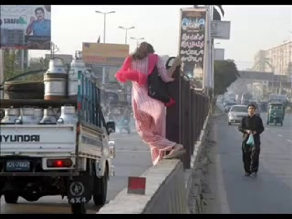 crazy things in Pakistan