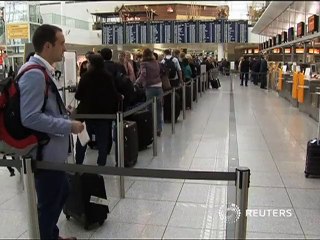 এয়ারলাইন্স লুফথানসার কর্মীদের টানা বিক্ষোভে বিপাকে যাত্রীরা