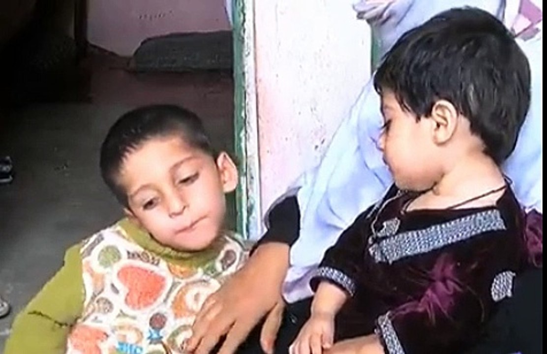 جب غربت اور بیماری ساتھ ساتھ گھر میں داخل ہوجائیں تو زندگی امتحان بن جاتی ہے،