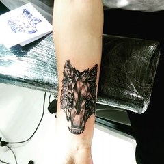 kurt-dovme-modeli-ranez-tattoo-piercing