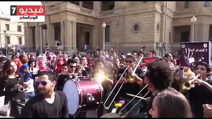 جابر نصار يشارك طلاب جامعة القاهرة بأغنية "سهر اليالى"