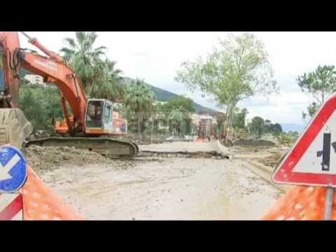 Report TV - Vlorë, X6-a bie në gropë te Lungomare , vdes i riu