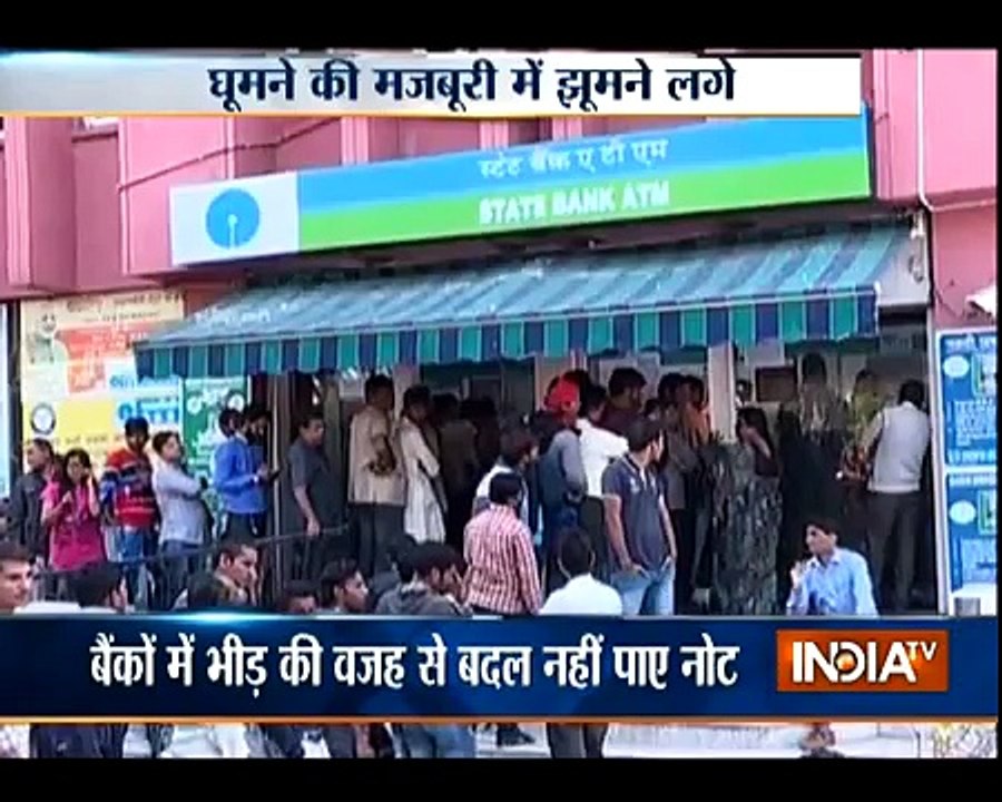 Hit hard by demonetisation, foreign tourists collect notes by dancing on streets