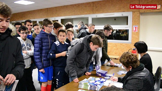 Guipavas (29). Football : l'album de vignettes des Gars du Reun