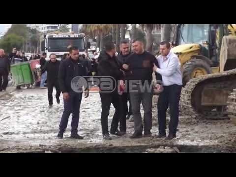 Ora News - Babai vendos lule tek vendi ku i biri 17 vjeçar u aksidentua për vdekje