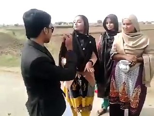 ‫کڑی منڈے دا ڈانس چیک کرو جی --