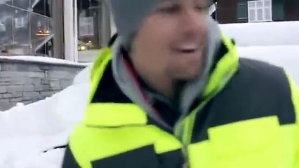 Show dancing on the icy road with Lamborghini