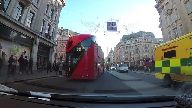 Une belle preuve de solidarité : il chute et fait tomber toutes ses patates et les gens lui viennent en aide