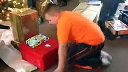 Kid opens Xbox One for Christmas   Troll (Funny reaction)