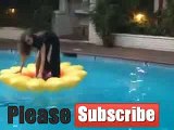 Video lucu, gokil & unik, aksi wanita berfoto ria bareng teman berakhir kecebur di kolam renang