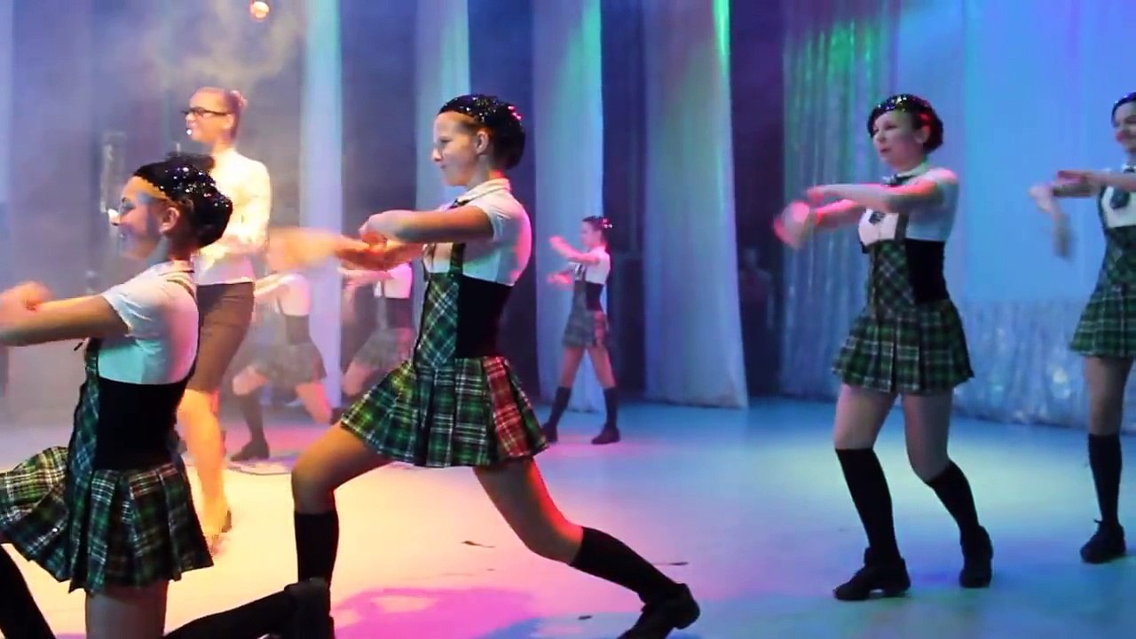 Excellent dance Russian schoolgirls