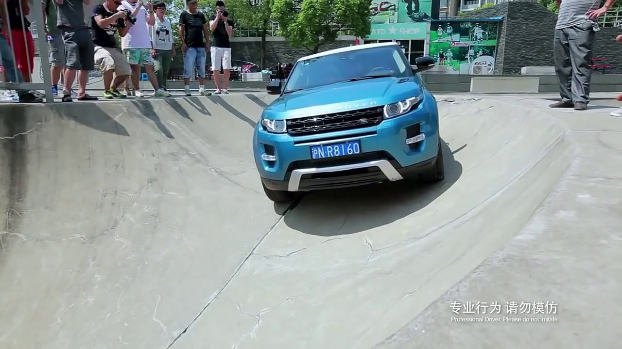 Range Rover Evoque is in the Skate Park