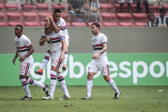 Inspirado pela volta de Rogério Ceni, São Paulo vence o Galo no Horto