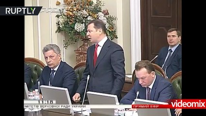 BĂTAIE ca in filme in PARLAMENT. Și-au impărțit pumni și picioare ca intr-un meci de box!