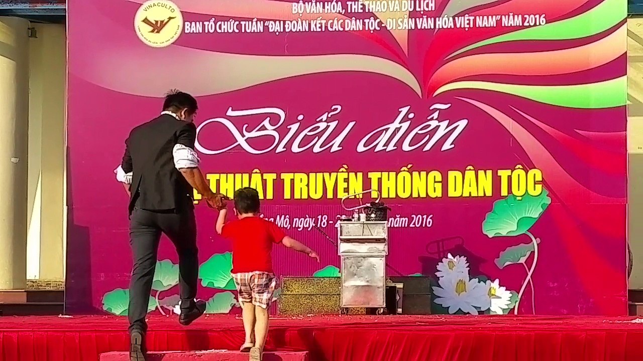 Cậu Bé Mất Chim Vì Xem Ảo Thuật