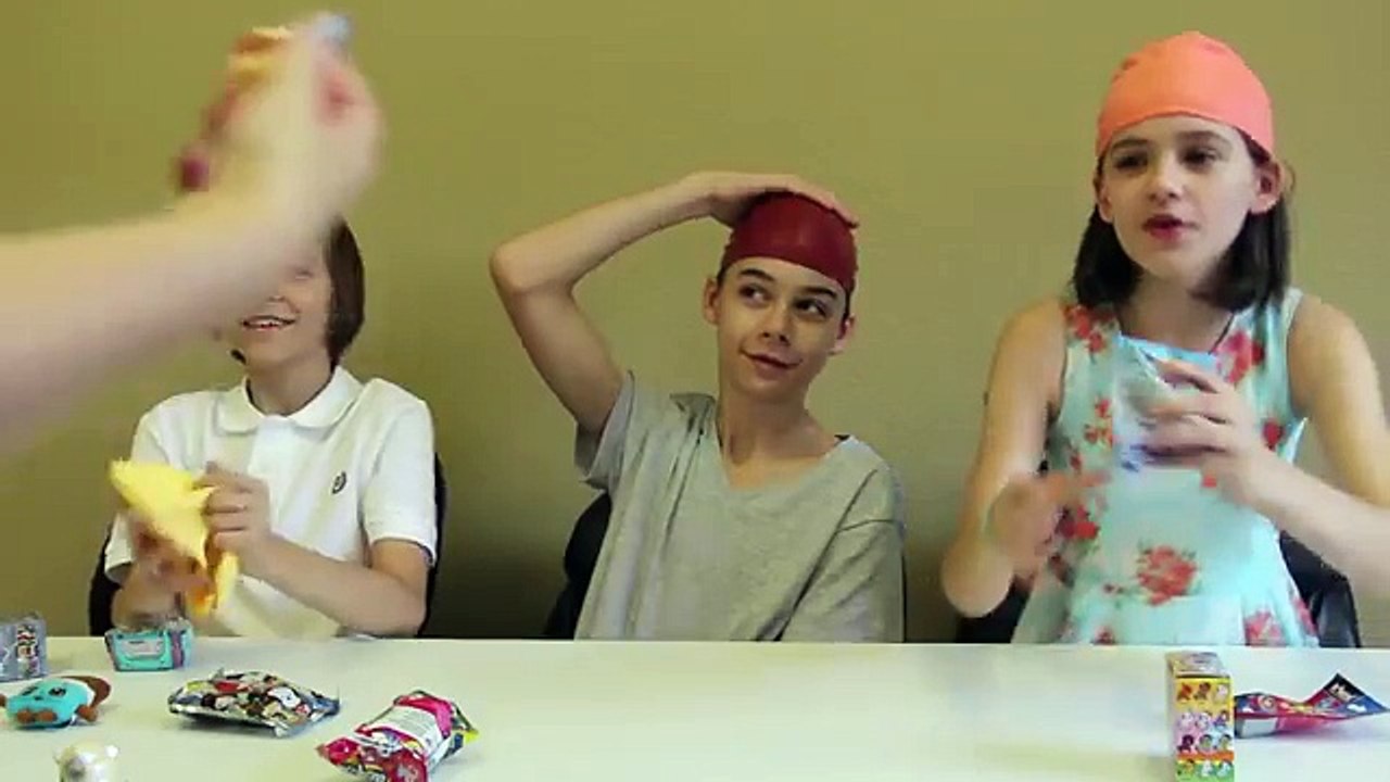 GIANT BALLOON SURPRISE! Blind Bag Ep23 ¦ Minecraft, Tokidoki, Shopkins! ¦ KITTIESMAMA