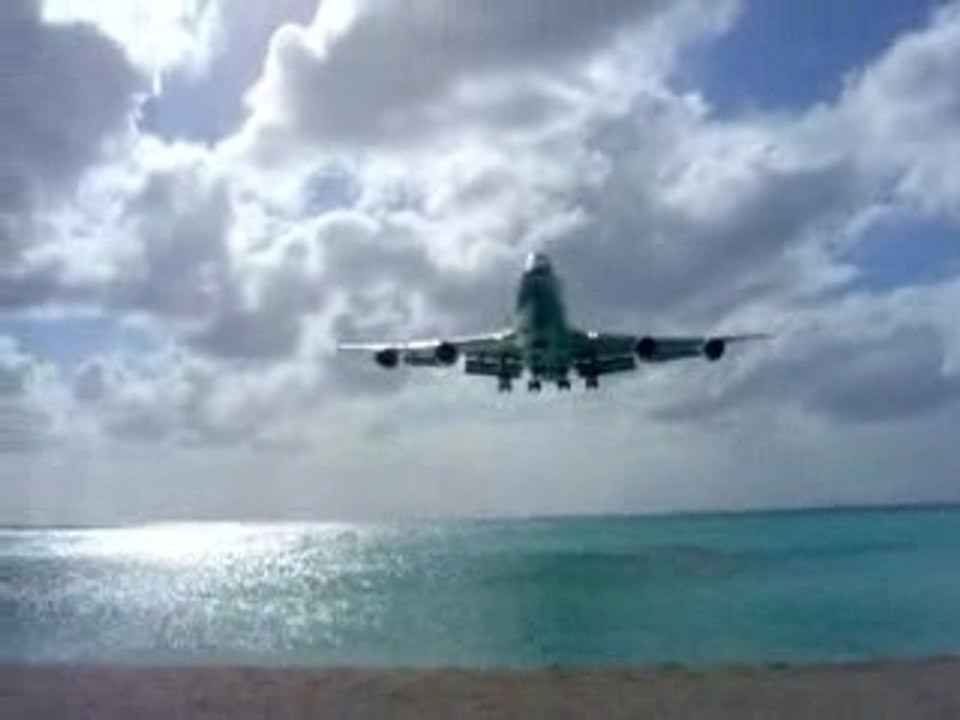 Boeing 747_landing_St - Martin