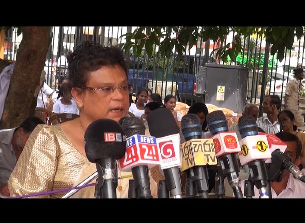 මේක දළදා හිමි වැඩ සිටින රටක් ...උන්වහන්සේ වැඩ සිටිනතාක් කල් සිංහල ,බෞද්ධයාට අල්ප මාත්‍රයක තරම් හානියක් නෑ