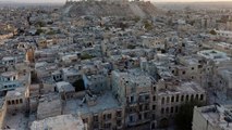Des milliers de Syriens fuient les combats qui font rage à Alep, au péril de leur vie