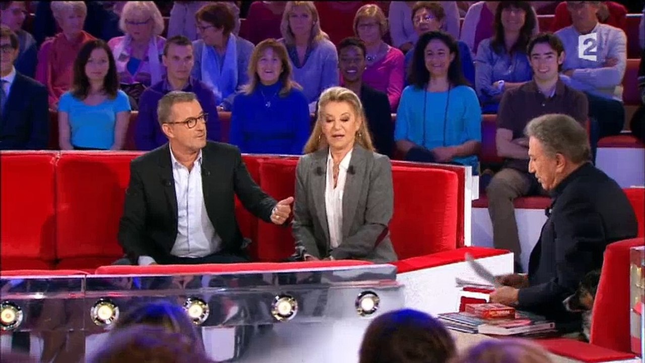 Les chiens de Michel Drucker et Christophe Dechavanne font connaissance dans "Vivement dimanche prochain"