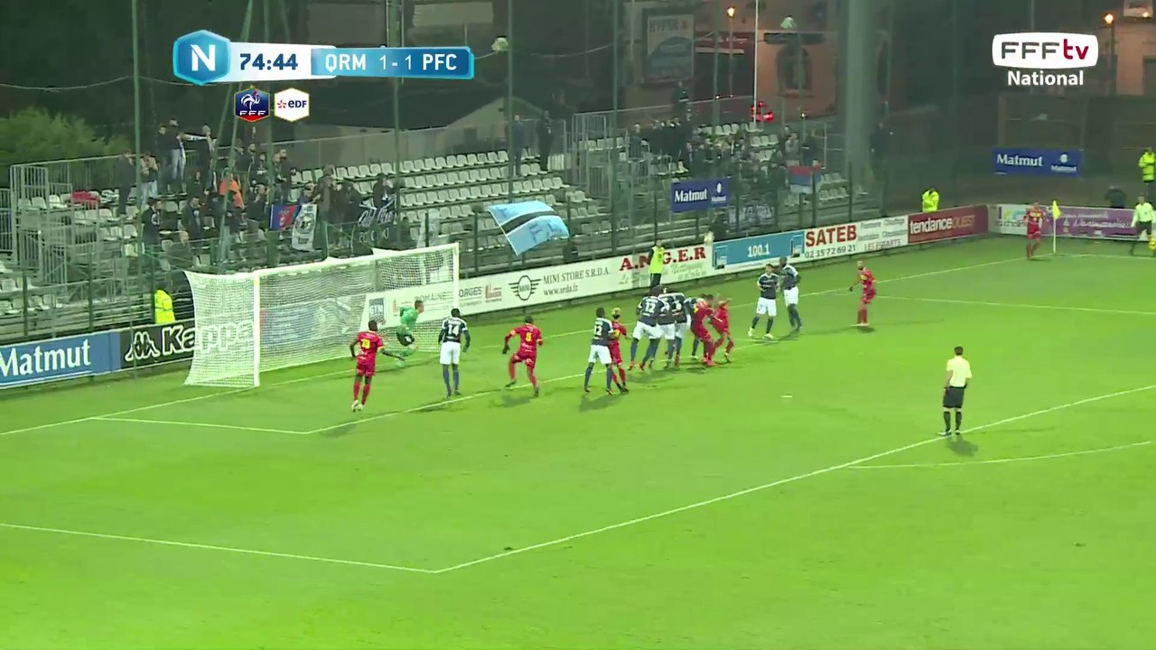 Corner qui trouve la tête de Romain BASQUE