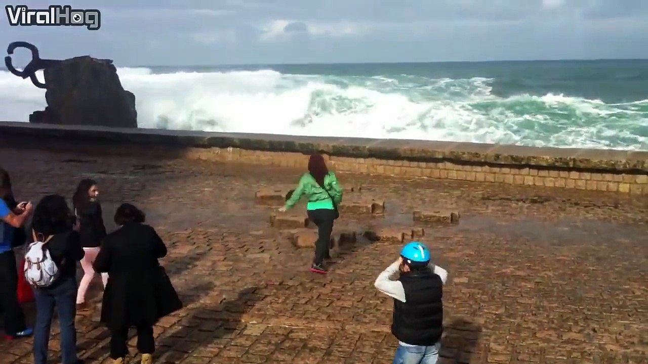 T'as voulu voir la mer, t'as pris la vague en pleine tête.. Une photo de tempete qui tourne mal